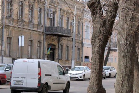 Главпочтамт и исторические особняки: прогулка по улице Садовой (фоторепортаж)