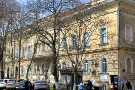 Главпочтамт и исторические особняки: прогулка по улице Садовой (фоторепортаж)
