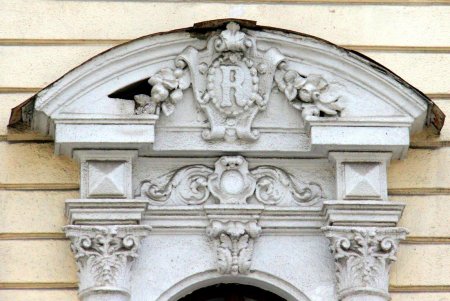 Главпочтамт и исторические особняки: прогулка по улице Садовой (фоторепортаж)