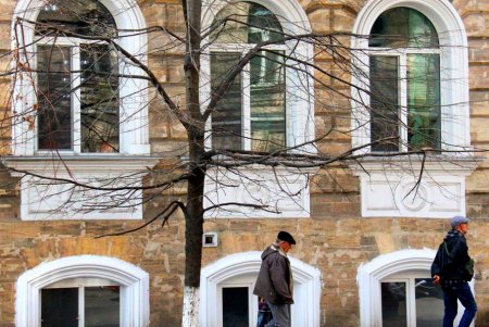 Главпочтамт и исторические особняки: прогулка по улице Садовой (фоторепортаж)