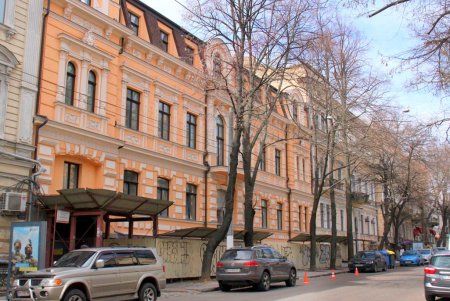 Главпочтамт и исторические особняки: прогулка по улице Садовой (фоторепортаж)