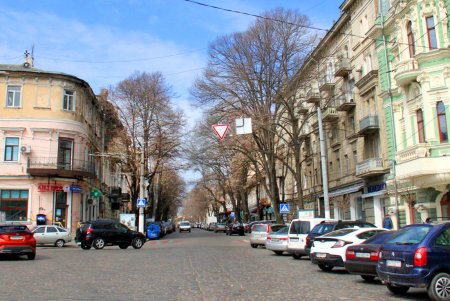 Главпочтамт и исторические особняки: прогулка по улице Садовой (фоторепортаж)
