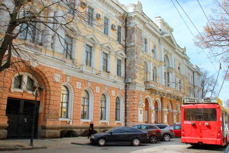 Главпочтамт и исторические особняки: прогулка по улице Садовой (фоторепортаж)