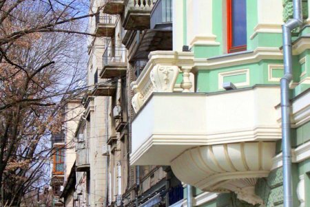 Главпочтамт и исторические особняки: прогулка по улице Садовой (фоторепортаж)