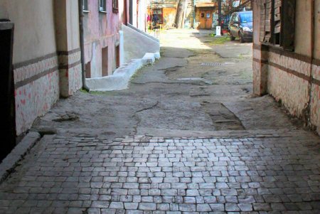 Главпочтамт и исторические особняки: прогулка по улице Садовой (фоторепортаж)
