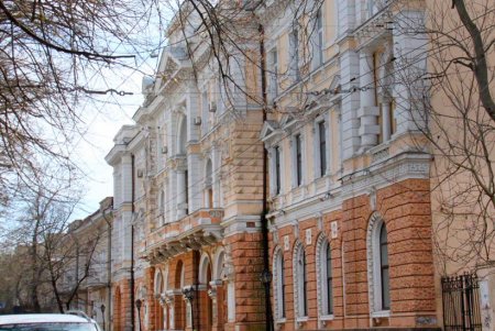 Главпочтамт и исторические особняки: прогулка по улице Садовой (фоторепортаж)