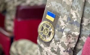 Мэр Одессы вручил сотрудникам СБУ почетные городские награды (фото)