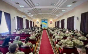 Мэр Одессы вручил сотрудникам СБУ почетные городские награды (фото)