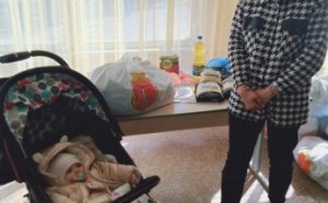 Малообеспеченные одесситы и переселенцы получают продовольственные наборы от Всемирной продовольственной программы ООН