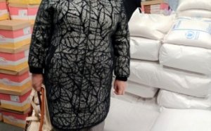 Малообеспеченные одесситы и переселенцы получают продовольственные наборы от Всемирной продовольственной программы ООН