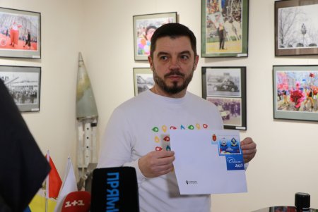 «Укрпочта» к 50-летию Юморины выпустила специальную юбилейную марку (фоторепортаж)