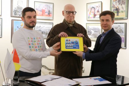 «Укрпочта» к 50-летию Юморины выпустила специальную юбилейную марку (фоторепортаж)