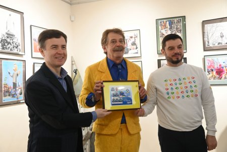 «Укрпочта» к 50-летию Юморины выпустила специальную юбилейную марку (фоторепортаж)