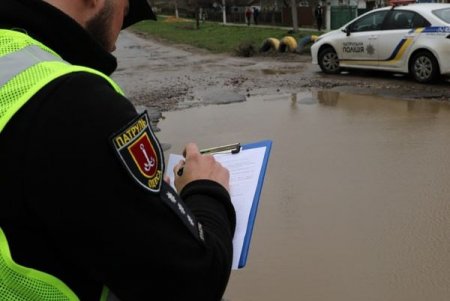 Для проверки состояния улично-дорожной сети Одесской области полицейсуие проводят инспекцию (фото)