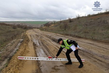 Для проверки состояния улично-дорожной сети Одесской области полицейсуие проводят инспекцию (фото)