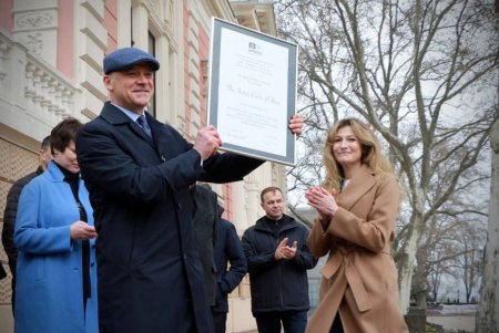 В Одессе торжественно открыли табличку, посвященную включению исторического центра города в список всемирного наследия ЮНЕСКО (фото)