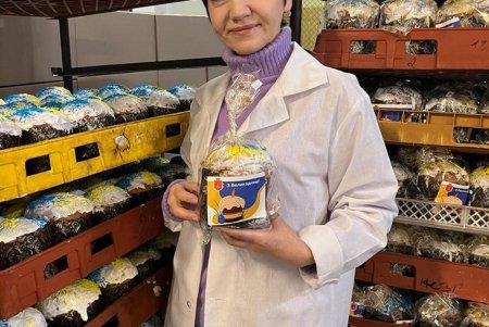 Одесситы пекут пасхальные куличи для жителей Херсона, который находится под постоянными обстрелами (фото, видео) 