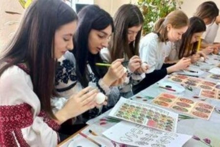 В Одессе для школьников открыты мастерские по изготовлению пасхальных писанок (фото)