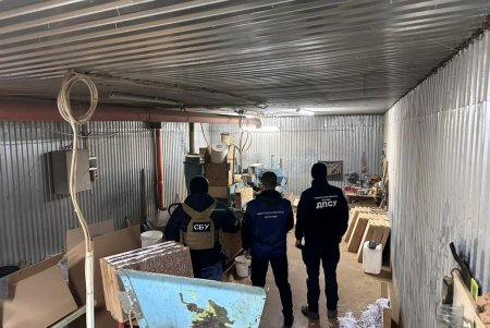 В Белгороде-Днестровском правоохранители выявили нелегальное производство сигарет и готовую продукцию на миллионы гривен (фото, видео)