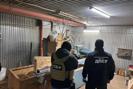 В Белгороде-Днестровском правоохранители выявили нелегальное производство сигарет и готовую продукцию на миллионы гривен (фото, видео)