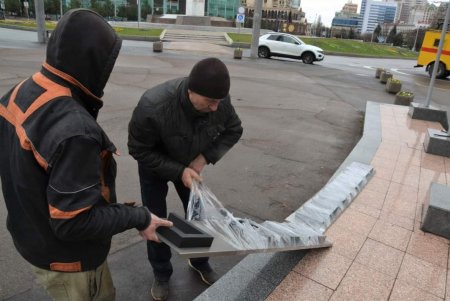 В парке Победы убрали русскоязычные таблички (фото)