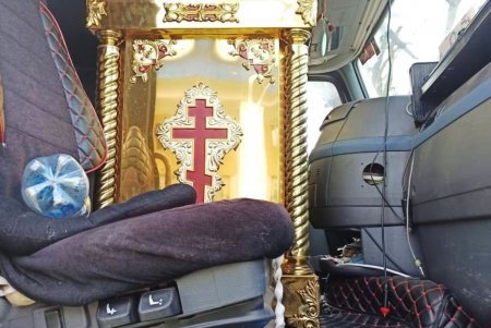 Мощи святых и церковная утварь: гражданин Молдовы пытался перевезти контрабанду из Одессы за границу (фото, видео)