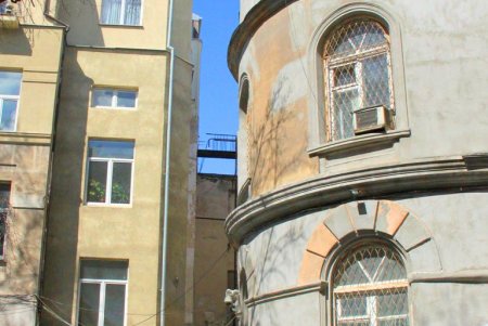 Площадь с необычной историей и постоянно меняющимися названиями (фоторепортаж)