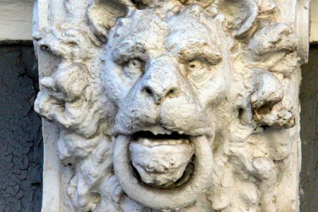 Площадь с необычной историей и постоянно меняющимися названиями (фоторепортаж)