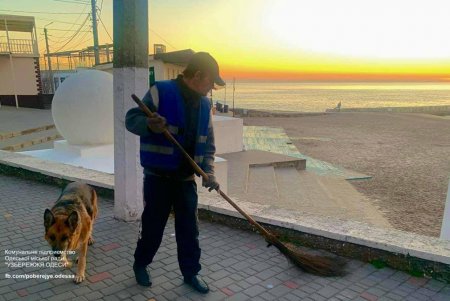 Одесские коммунальщики поддерживают уникальный одесский колорит в режиме «нон-стоп» (фото)