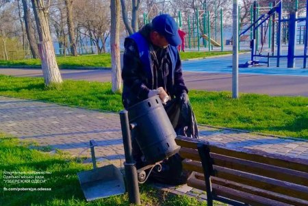 Одесские коммунальщики поддерживают уникальный одесский колорит в режиме «нон-стоп» (фото)