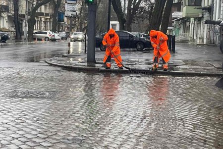 На улицах Одессы дежурят бригады коммунальщиков (фото)  (обновлено)