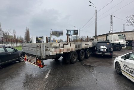В Суворовском районе столкнулись грузовик и легковой автомобиль, есть пострадавший (фото)