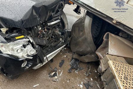 В Суворовском районе столкнулись грузовик и легковой автомобиль, есть пострадавший (фото)