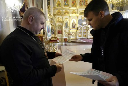 Одесские спасатели перед Пасхой проверяют безопасность в храмах (фото)
