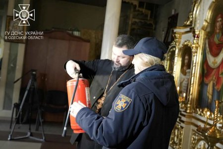 Одесские спасатели перед Пасхой проверяют безопасность в храмах (фото)