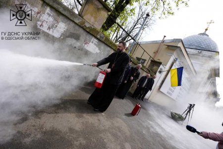 Одесские спасатели перед Пасхой проверяют безопасность в храмах (фото)