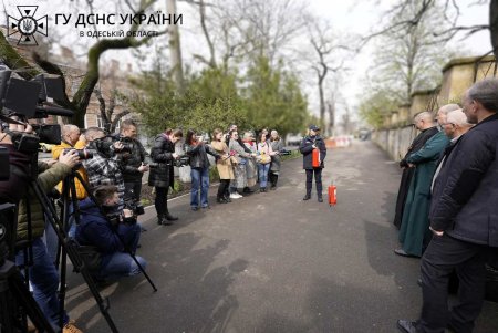 Одесские спасатели перед Пасхой проверяют безопасность в храмах (фото)