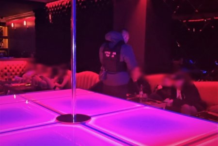 В Одессе преступная группа втягивала женщин в занятие проституцией через сеть стриптиз-баров (фото, видео)
