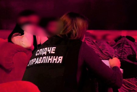 В Одессе преступная группа втягивала женщин в занятие проституцией через сеть стриптиз-баров (фото, видео)