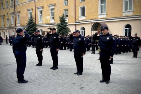 Почти 400 молодых полицейских приняли присягу в Одессе (фото, видео)
