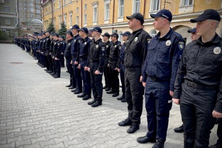 Почти 400 молодых полицейских приняли присягу в Одессе (фото, видео)