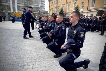 Почти 400 молодых полицейских приняли присягу в Одессе (фото, видео)