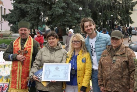 В Подольске из 5900 пасок, испеченных для военных, выложили карту Украины (фото)