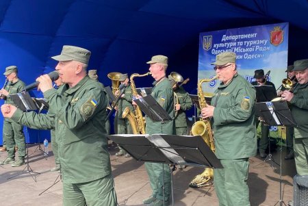 В крупнейшем одесском парке состоялся большой пасхальный концерт (фото)