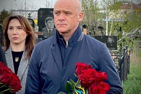 Французская делегация в Одессе почтила память одесситов — защитников Украины (фото)