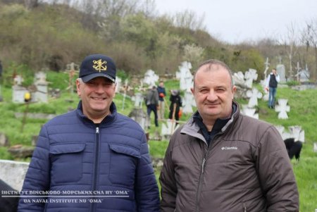 Будущие военные моряки привели в порядок старинное одесское казацкое кладбище