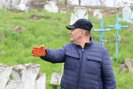 Будущие военные моряки привели в порядок старинное одесское казацкое кладбище