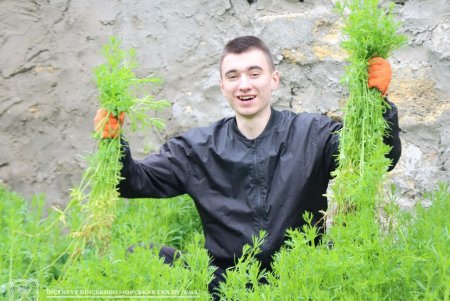 Будущие военные моряки привели в порядок старинное одесское казацкое кладбище