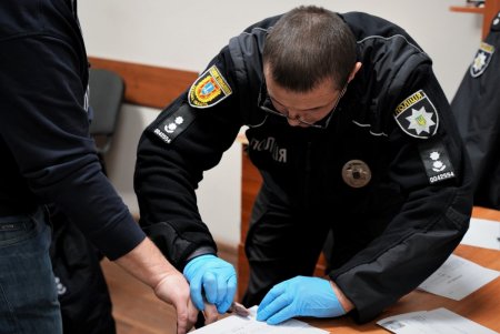 Одесситу, обманувшему аграриев почти на 45 миллионов гривен, грозит более 10 лет тюрьмы (фото, видео)