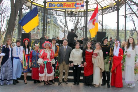 В Городском саду прошел Всемирный день книги и авторского права (фоторепортаж)